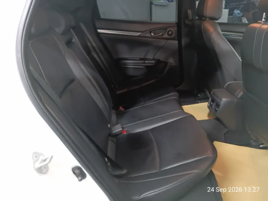 Foto Mobil Bekas Kabin Belakang Honda Civic 1.5 Turbo tahun 2018