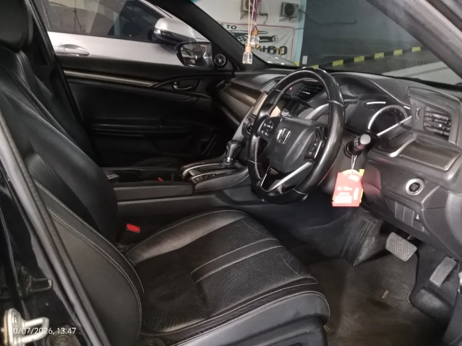 Foto Mobil Bekas Kabin Depan Honda Civic 1.5 Turbo tahun 2018