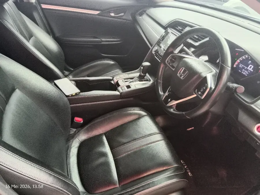 Foto Mobil Bekas Kabin Depan Honda Civic 1.5 Turbo tahun 2018