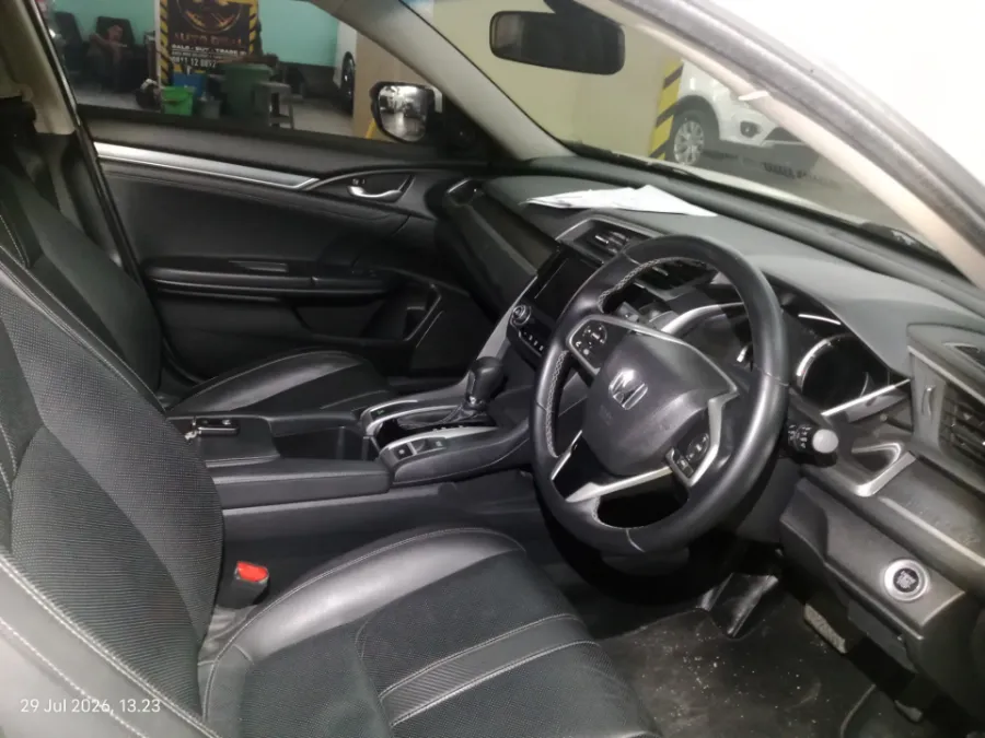 Foto Mobil Bekas Kabin Depan Honda Civic 1.5 Turbo tahun 2018