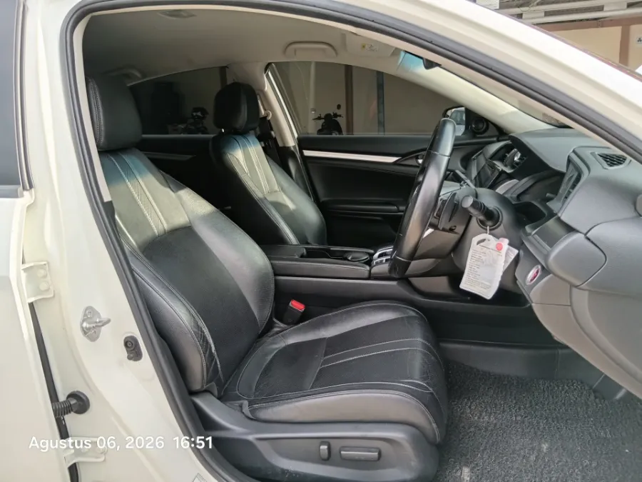 Foto Mobil Bekas Kabin Depan Honda Civic 1.5 Turbo tahun 2018
