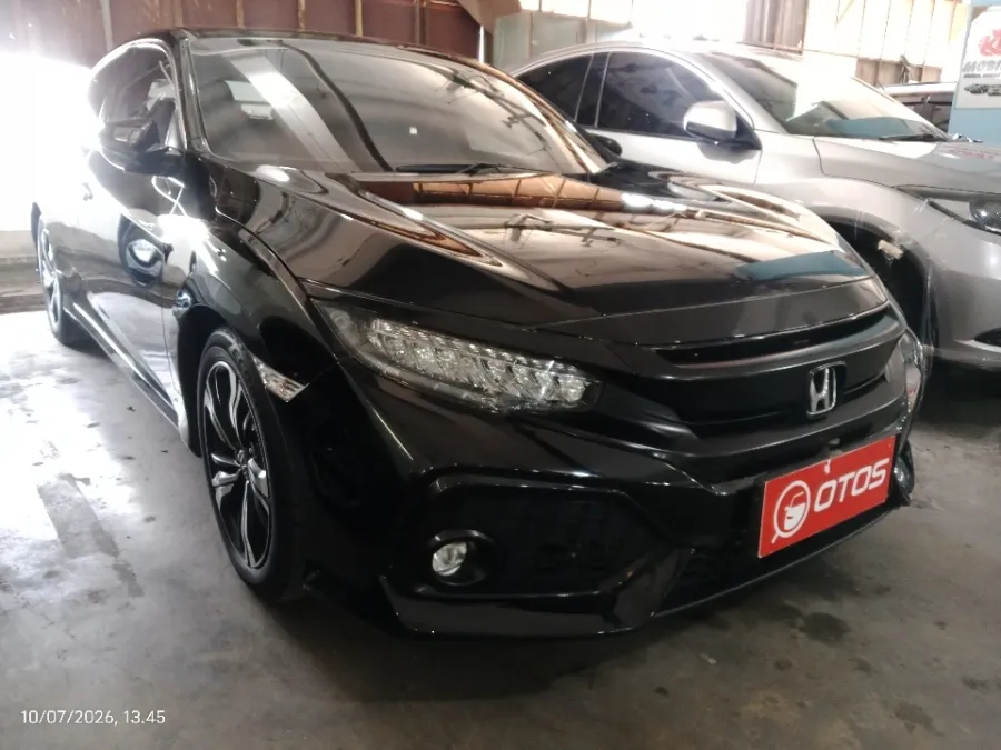 Foto Mobil Bekas Kanan Depan Honda Civic 1.5 Turbo tahun 2018