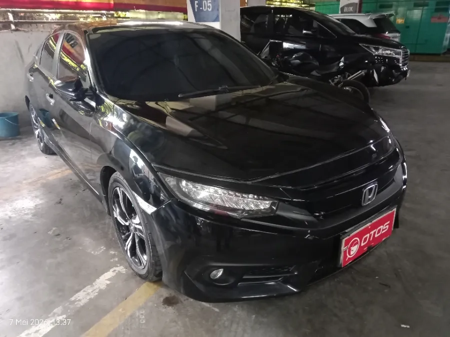 Foto Mobil Bekas Kanan Depan Honda Civic 1.5 Turbo tahun 2018