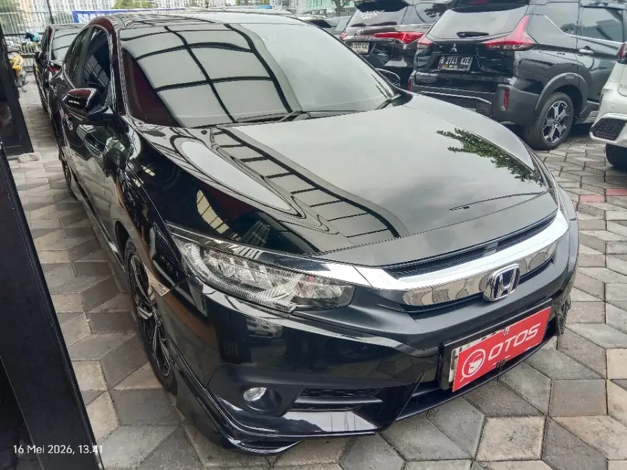 Foto Mobil Bekas Kanan Depan Honda Civic 1.5 Turbo tahun 2018