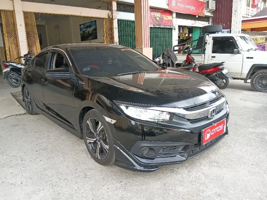 Foto Mobil Bekas Kanan Depan Honda Civic 1.5 Turbo tahun 2018