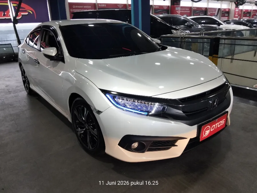 Foto Mobil Bekas Kanan Depan Honda Civic 1.5 Turbo tahun 2018