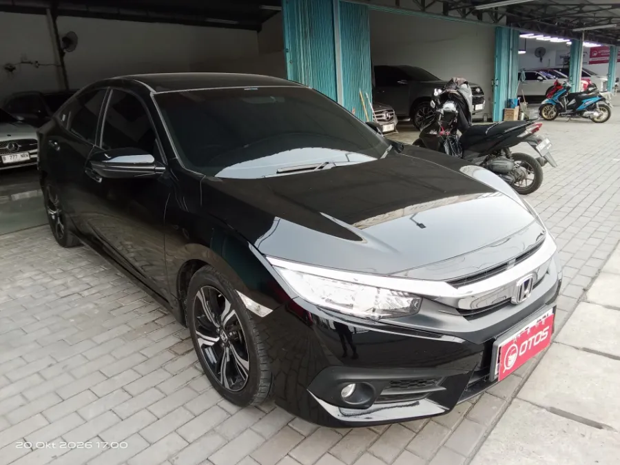 Foto Mobil Bekas Kanan Depan Honda Civic 1.5 Turbo tahun 2018
