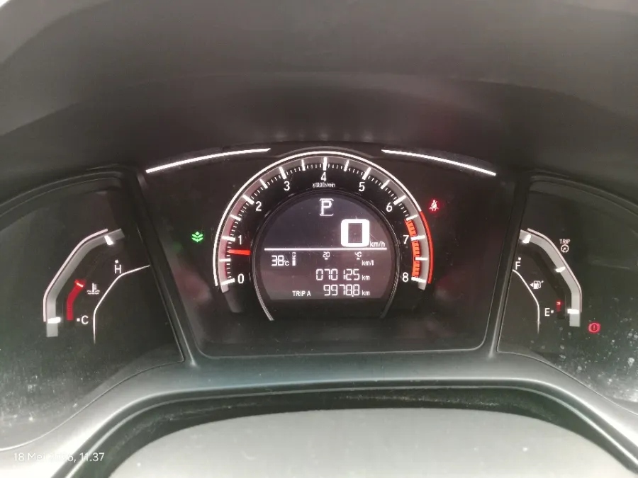Foto Mobil Bekas Odometer Honda Civic 1.5 Turbo tahun 2018