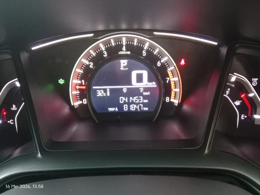 Foto Mobil Bekas Odometer Honda Civic 1.5 Turbo tahun 2018