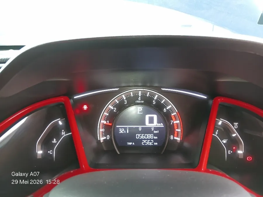 Foto Mobil Bekas Odometer Honda Civic 1.5 Turbo tahun 2018