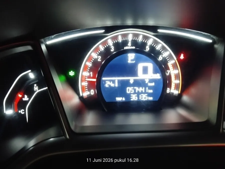 Foto Mobil Bekas Odometer Honda Civic 1.5 Turbo tahun 2018