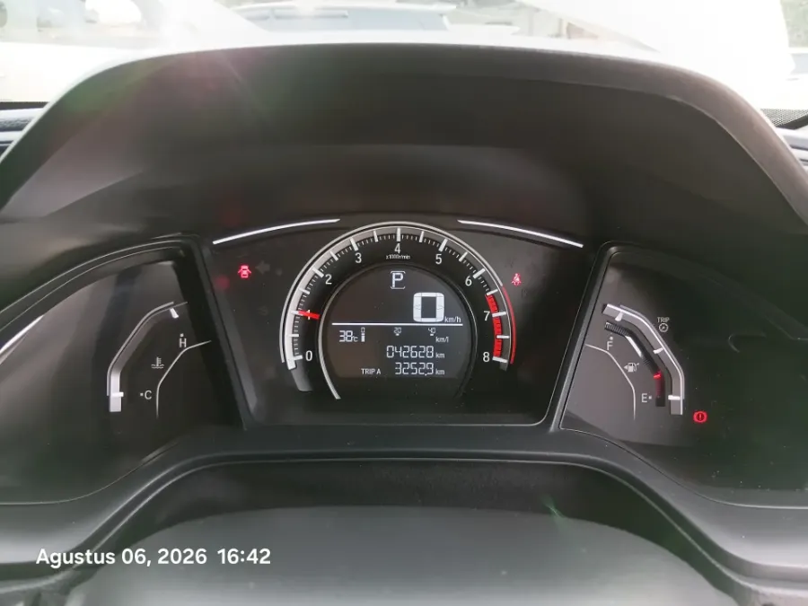 Foto Mobil Bekas Odometer Honda Civic 1.5 Turbo tahun 2018