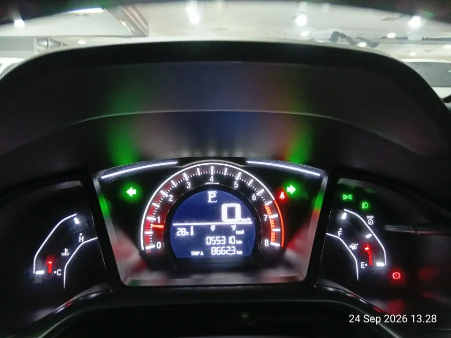 Foto Mobil Bekas Odometer Honda Civic 1.5 Turbo tahun 2018