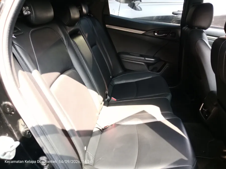 Foto Mobil Bekas Kabin Belakang Honda Civic 1.5 Turbo tahun 2019