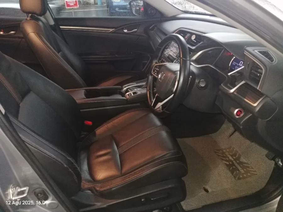 Foto Mobil Bekas Kabin Depan Honda Civic 1.5 Turbo tahun 2019