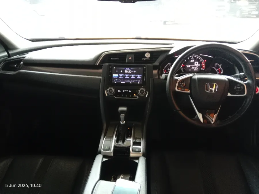 Foto Mobil Bekas Dashboard Honda Civic 1.5 Turbo tahun 2020