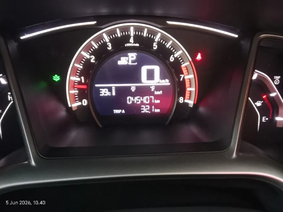 Foto Mobil Bekas Odometer Honda Civic 1.5 Turbo tahun 2020