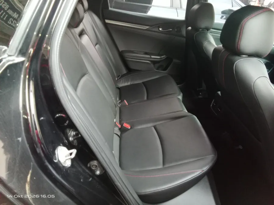 Foto Mobil Bekas Kabin Belakang Honda Civic 1.5 Turbo tahun 2021