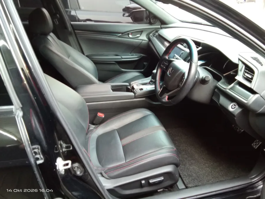 Foto Mobil Bekas Kabin Depan Honda Civic 1.5 Turbo tahun 2021