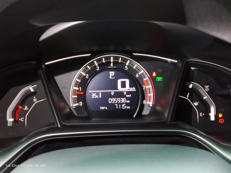 Foto Mobil Bekas Odometer Honda Civic 1.5 Turbo tahun 2021