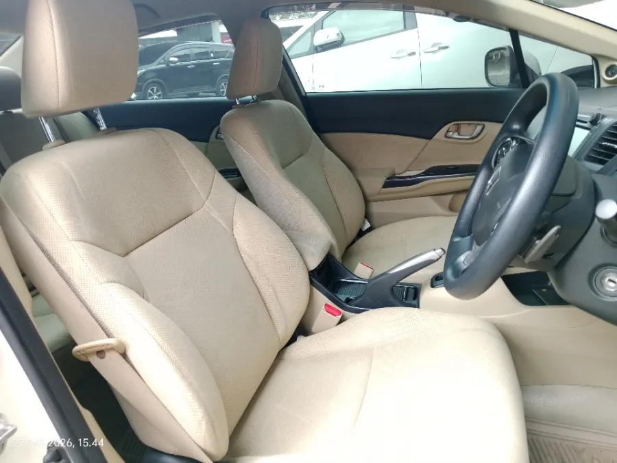 Foto Mobil Bekas Kabin Depan Honda Civic 1.8 FB tahun 2014