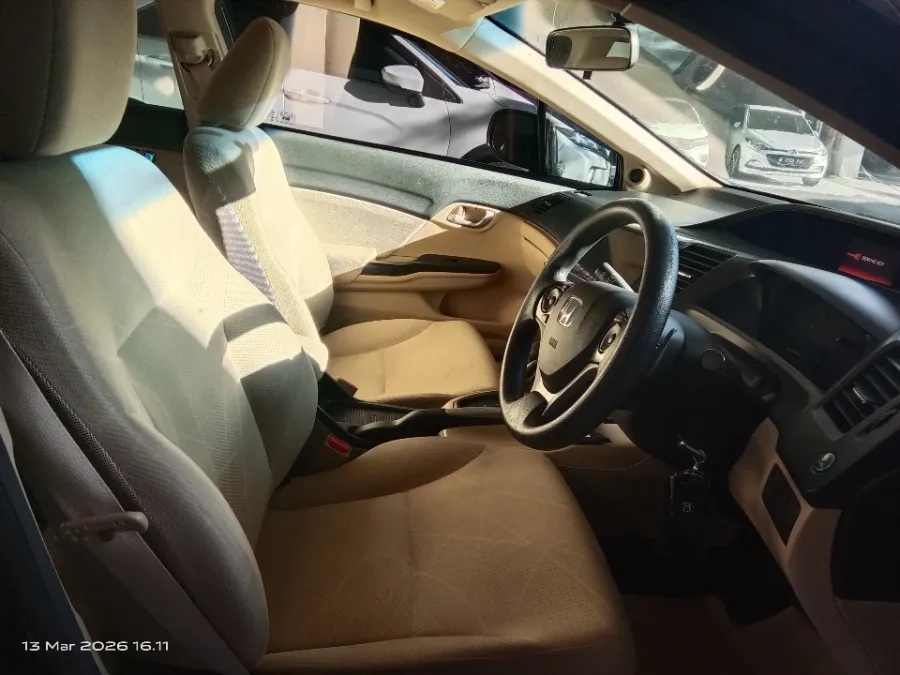 Foto Mobil Bekas Kabin Depan Honda Civic 1.8 FB tahun 2015