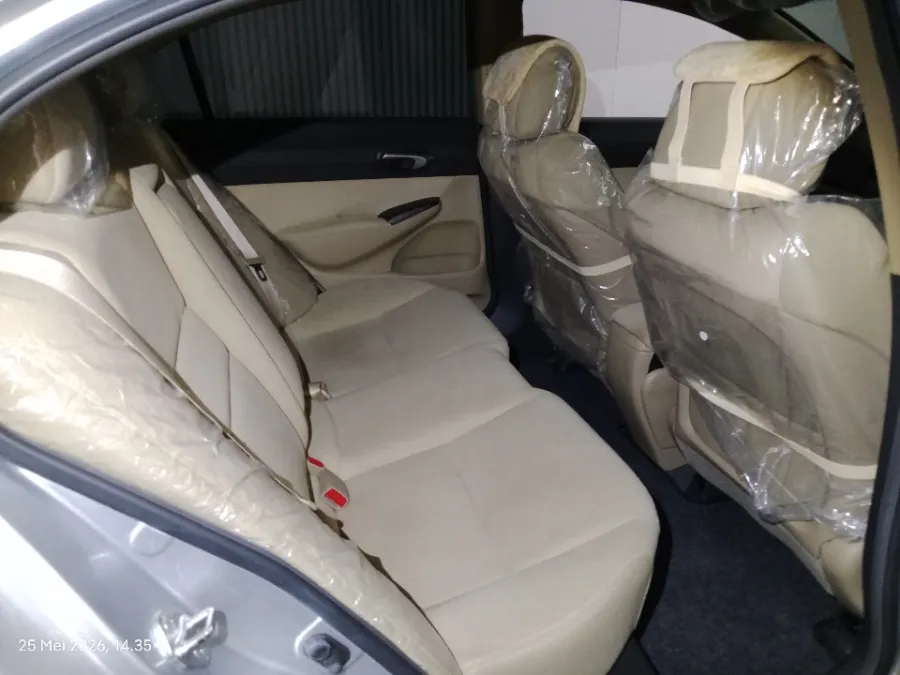 Foto Mobil Bekas Kabin Belakang Honda Civic 1.8 FD tahun 2014