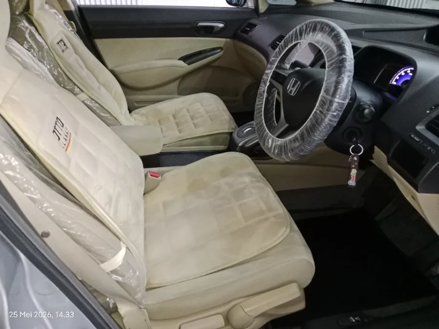 Foto Mobil Bekas Kabin Depan Honda Civic 1.8 FD tahun 2014