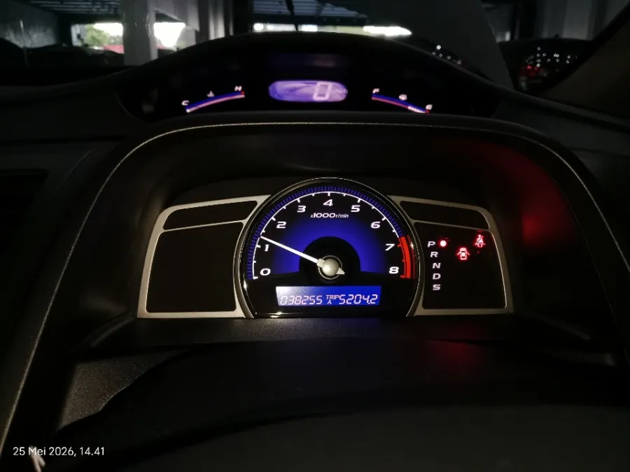Foto Mobil Bekas Odometer Honda Civic 1.8 FD tahun 2014