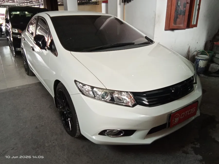 Foto Mobil Bekas Kanan Depan Honda Civic 2.0 FB tahun 2012