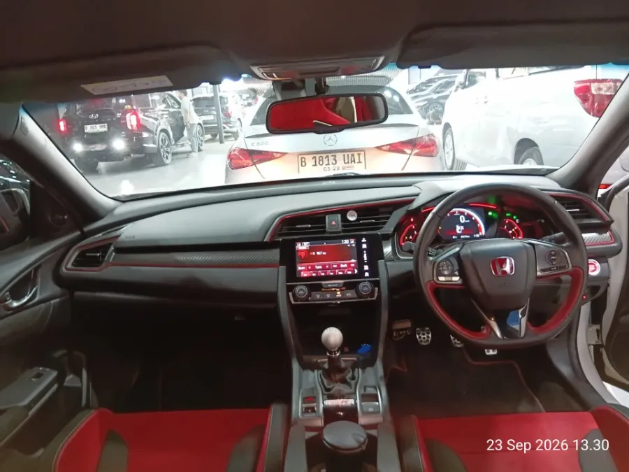 Foto Mobil Bekas Dashboard Honda Civic 2.0 Type R tahun 2017