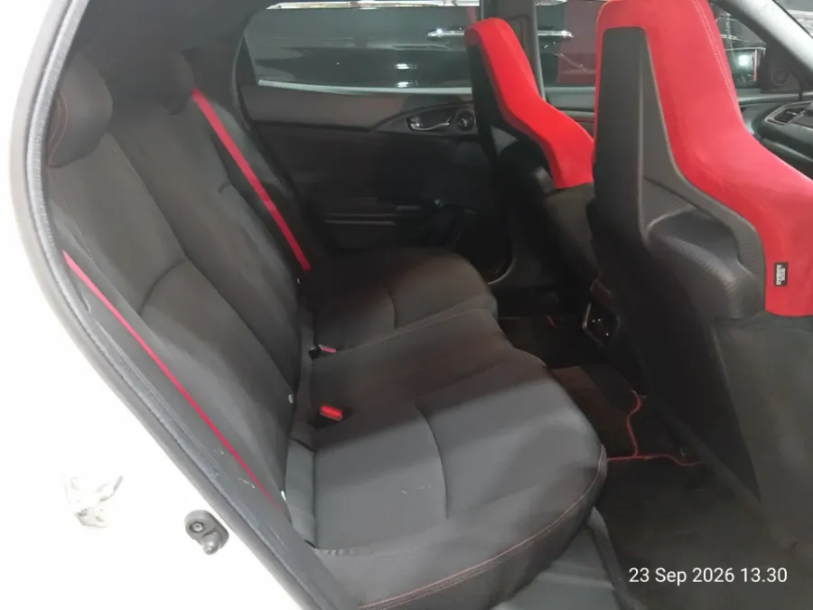 Foto Mobil Bekas Kabin Belakang Honda Civic 2.0 Type R tahun 2017