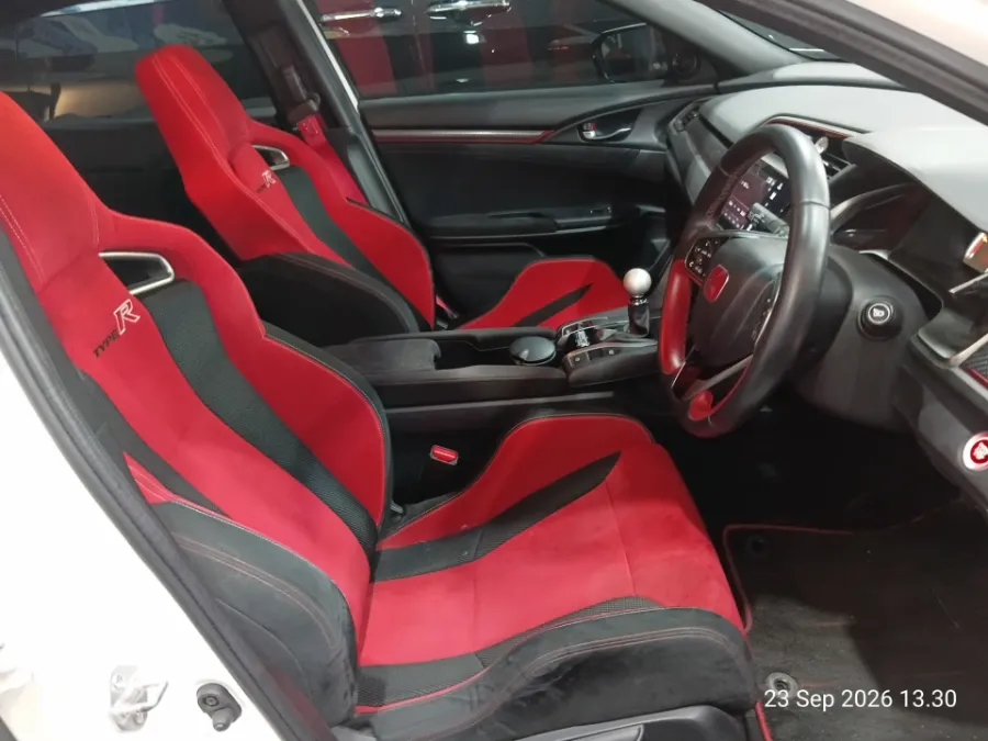 Foto Mobil Bekas Kabin Depan Honda Civic 2.0 Type R tahun 2017