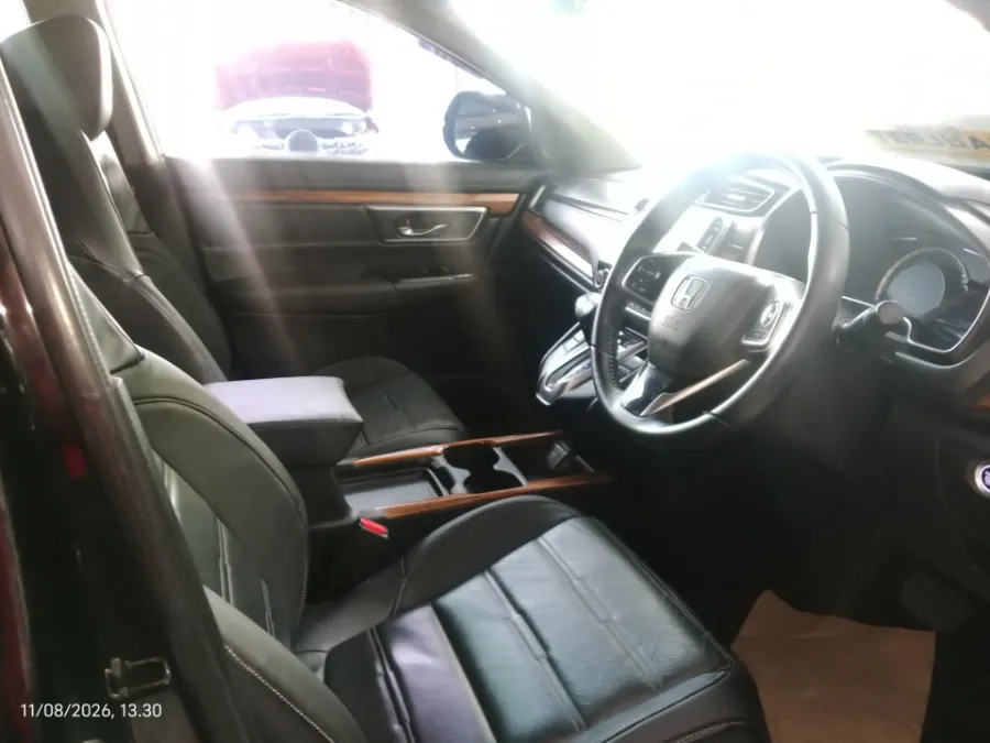 Foto Mobil Bekas Kabin Depan Honda CR-V 1.5 tahun 2017