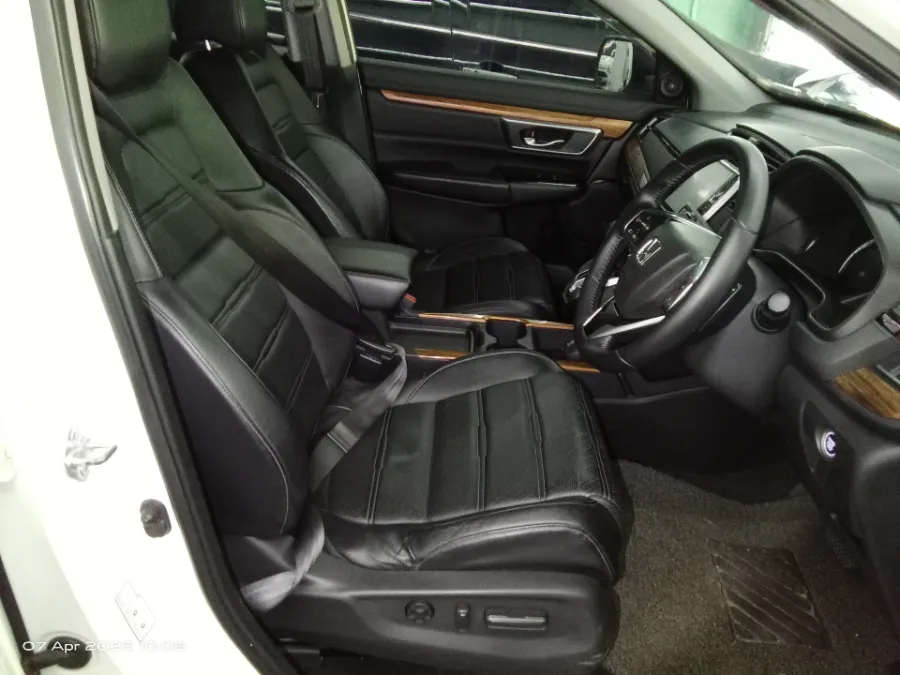 Foto Mobil Bekas Kabin Depan Honda CR-V 1.5 tahun 2018