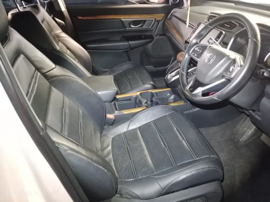 Foto Mobil Bekas Kabin Depan Honda CR-V 1.5 Prestige tahun 2018