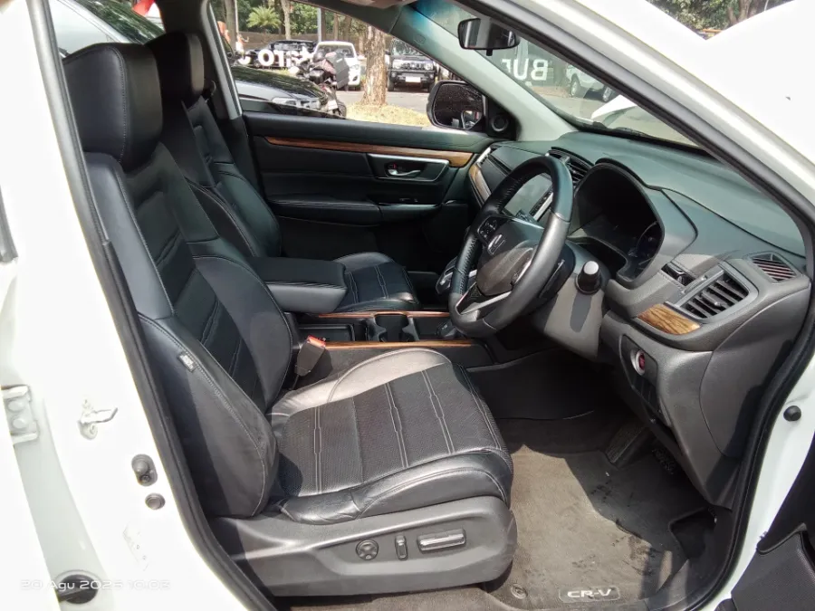 Foto Mobil Bekas Kabin Depan Honda CR-V 1.5 Prestige tahun 2019