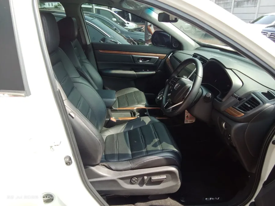 Foto Mobil Bekas Kabin Depan Honda CR-V 1.5 Prestige tahun 2022