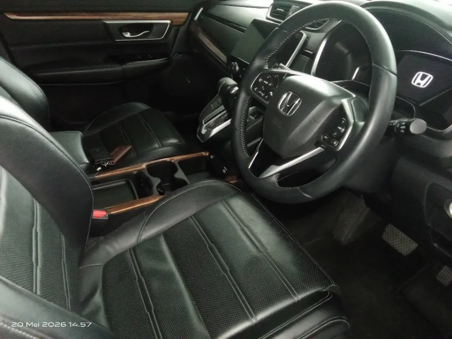 Foto Mobil Bekas Kabin Depan Honda CR-V 1.5 Prestige tahun 2022
