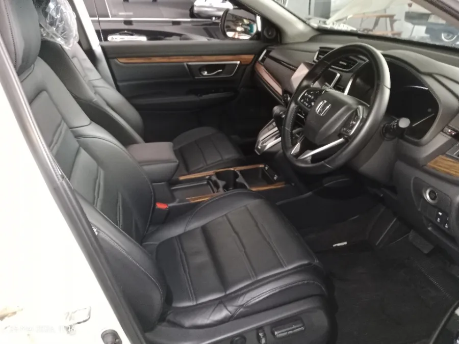 Foto Mobil Bekas Kabin Depan Honda CR-V 1.5 Prestige tahun 2022