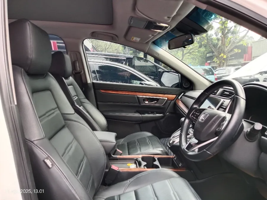 Foto Mobil Bekas Kabin Depan Honda CR-V 1.5 Prestige tahun 2023
