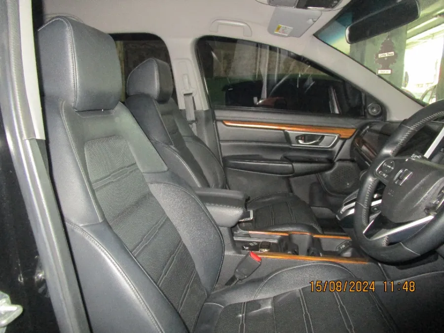 Foto Mobil Bekas Kabin Depan Honda CR-V 1.5 Turbo tahun 2017