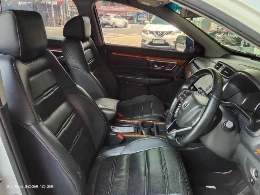 Foto Mobil Bekas Kabin Depan Honda CR-V 1.5 Turbo tahun 2019