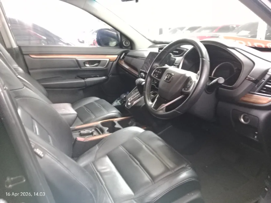 Foto Mobil Bekas Kabin Depan Honda CR-V 1.5 Turbo Prestige tahun 2017