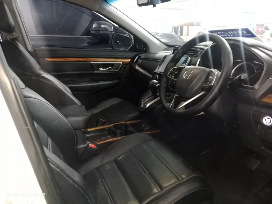 Foto Mobil Bekas Kabin Depan Honda CR-V 1.5 Turbo Prestige tahun 2017