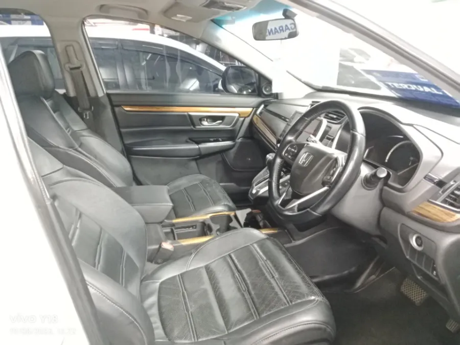 Foto Mobil Bekas Kabin Depan Honda CR-V 1.5 Turbo Prestige tahun 2017