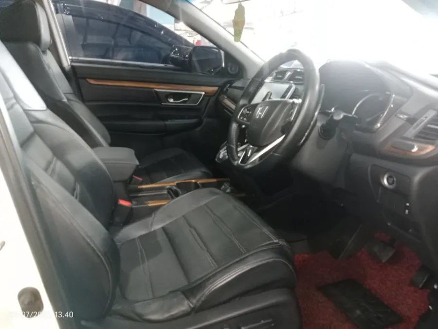 Foto Mobil Bekas Kabin Depan Honda CR-V 1.5 Turbo Prestige tahun 2017