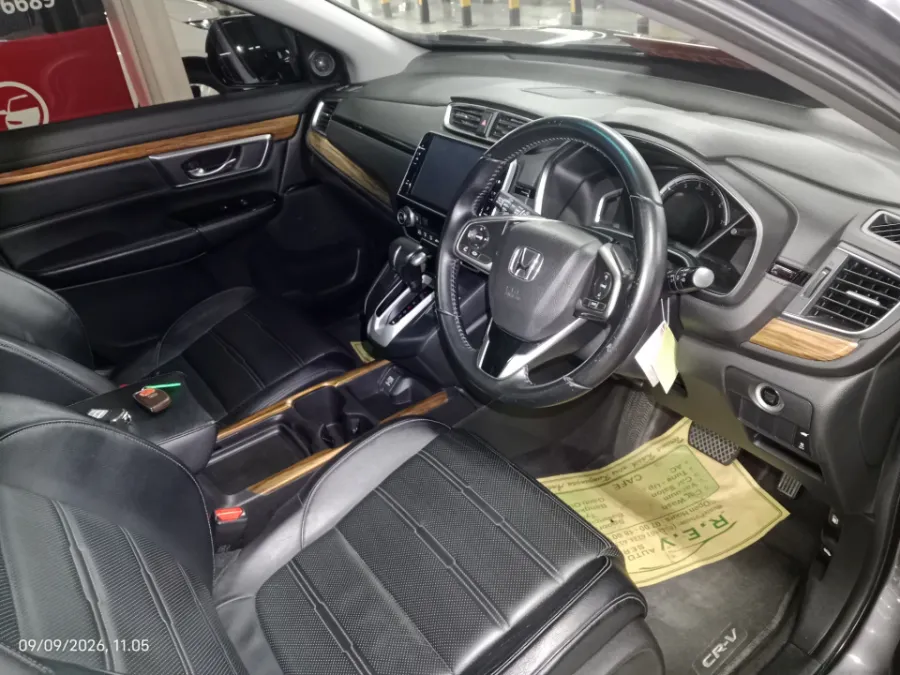 Foto Mobil Bekas Kabin Depan Honda CR-V 1.5 Turbo Prestige tahun 2017