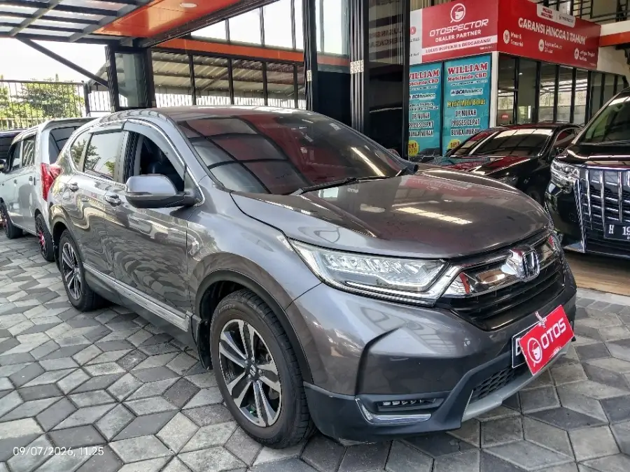 Foto Mobil Bekas Kanan Depan Honda CR-V 1.5 Turbo Prestige tahun 2017