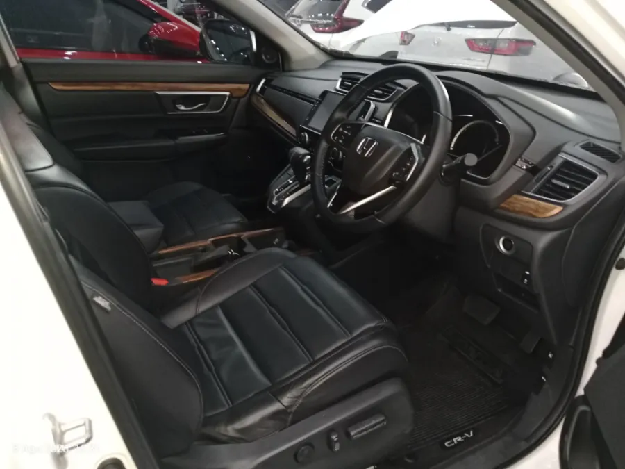 Foto Mobil Bekas Kabin Depan Honda CR-V 1.5 Turbo Prestige tahun 2020